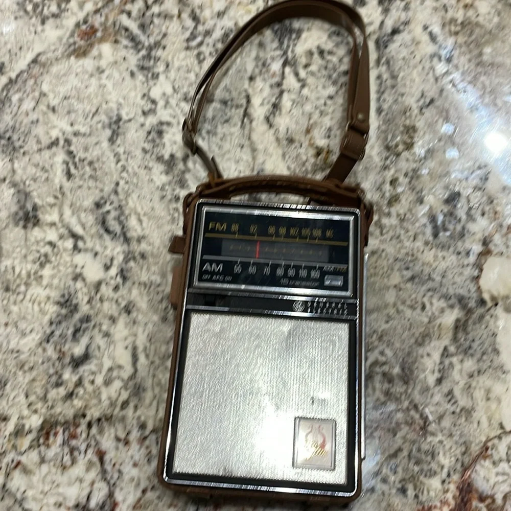 Vintage GE P975D Transistor Portable Radio General Electric AM FM Works Case - Picture 1 of 7